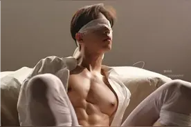 AI绘图，肌肉帅哥视频封面