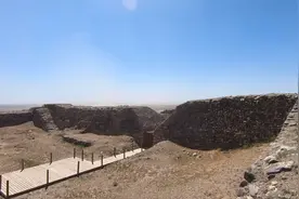 内蒙古狼山入口处的鸡鹿塞，建于西汉时期，因王昭君而得名视频封面