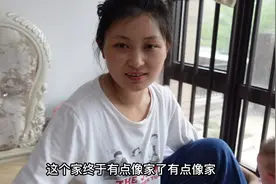 小沈买的拼接床安装后秒变两米六的大床，终于能和老婆睡一头了