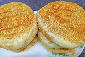 想吃椒盐酥饼自己在家做，外酥里软又多层，做法简单，超级香视频封面