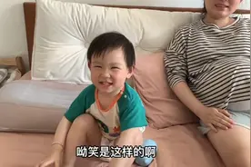 都说孩子两岁很可怕，但是潼潼越来越乖，学爸爸生气样子太可爱了