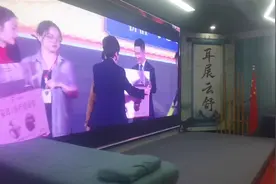 唯有专业才能提现自己的价值，学一技之长，以技安身立业。视频封面