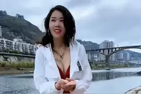 下午好美女游泳视频封面
