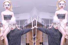 盘点让女生兴奋的男生宿舍变装秀，这腿不比女生差啊！