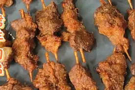 烤羊肉串这么简单学会不用去夜市买，方法教你在家做，健康无油烟
