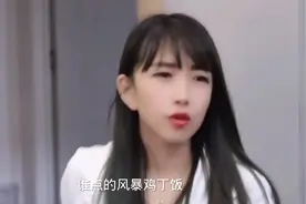 美女老板把员工送外卖。员工不懂的尊重外卖员。为美女老板点赞。视频封面