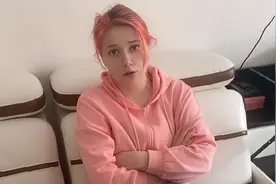 洋媳妇被留在家里一整天，老公晚上打开门一看傻眼了视频封面