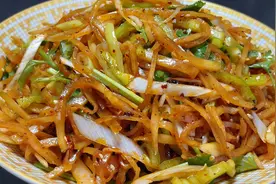 厨师长教你拌咸菜丝的家常做法，步骤详细，清脆爽口喝粥简直绝了