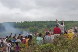 实拍广东农村清明扫墓，杀一头猪祭拜祖先，场面热闹指挥有序视频封面