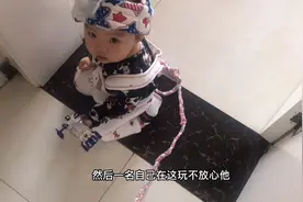 一岁宝宝被妈妈用绳子拴住，是怎么回事呢？原来宝妈也很无奈视频封面