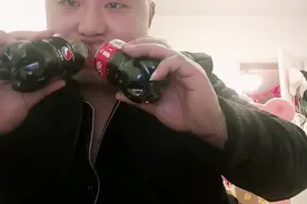 可口和百事你们更喜欢哪一个朋友们，今天起开启我的每日一喝之旅
