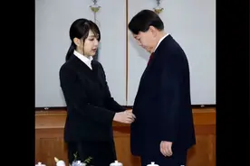 韩国新晋第一夫人美了 脱下口罩更惊艳视频封面