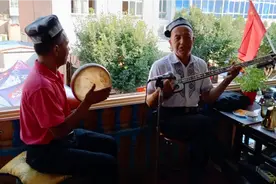 喀什维吾尔族演唱的北京的金山上视频封面