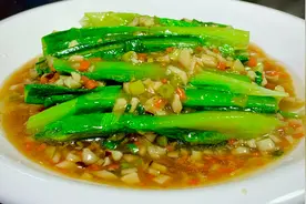 蒜蓉油麦菜不炒才好吃，酒店大厨教你一招，蒜香浓郁清脆又好吃
