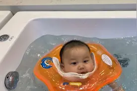 自我出生，我妈妈就变成了铁打的女人，负责伺候爷开心。视频封面