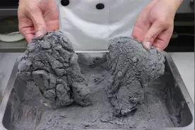 比炭还黑的炸鸡腿吃过吗？大厨教你一招，外酥里嫩，酸甜适口视频封面