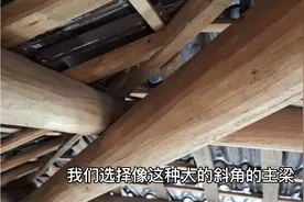斜坡盖瓦用木头做人字梁，方法简单更省钱，看有借鉴的地方吗视频封面
