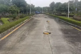 考场实战，大车B2科目二连续障碍压铁饼通过技巧，考不过的看过来视频封面