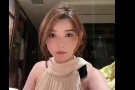 擦边球？千万网红聂小雨跳舞，拉裙摆露腿引争议，网友：快封