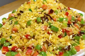 蛋炒饭这样做太香了，孩子隔三差五要着吃，营养美味，好看又简单