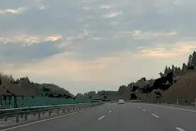 高速路上随手拍下的夕阳视频封面