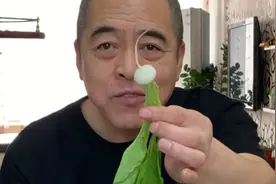 自从有了黄豆酱，这个东北老爷爷可开心了，顿顿离不开蘸酱菜！视频封面