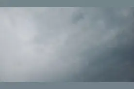 乌云密布，雷雨来了