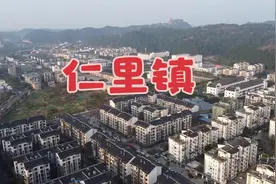 航拍四川遂宁仁里镇，座落于闻名西南和省级重点保护的灵泉寺山脚视频封面