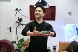 民族舞蹈家，玉米提老师展示精彩的舞姿视频封面