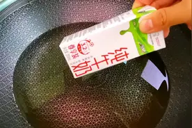 解锁纯牛奶新吃法，放入油锅中炸一炸，外酥里嫩，上桌就抢光视频封面