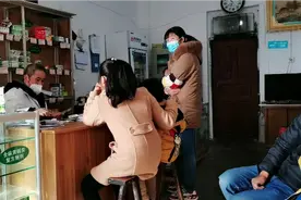 四岁儿子突然又发烧了，夫妻俩急得不行，看看是什么原因视频封面