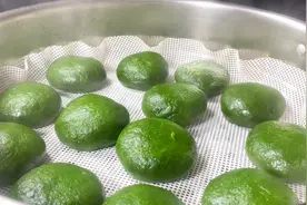 怎样把艾草粑粑做出来色泽青绿，口感清香软糯，传统做法分享给你