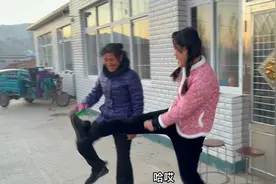 婆婆做啥饭都会问我 想吃啥做啥 简单的一顿饭 一家人却很开心视频封面