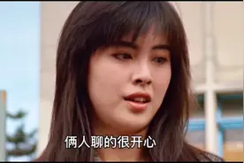 女孩夜晚一人在家，一个男人闯进了她的房间！视频封面