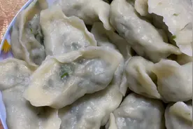 香椿鸡蛋馅饺子，第一次吃，太好吃了，晚饭还吃了一大盘子视频封面