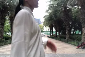 四个动作可以让你越做越舒服，心情越好晨练中视频封面
