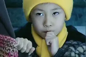 老总和女秘书缠绵，怎料被员工发现，这下尴尬了视频封面