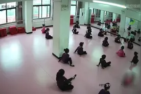 六岁小女孩练习舞蹈导致下半身瘫痪，家长崩溃，监控下还原真相