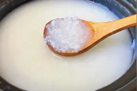 煮白粥时，牢记这3个小窍门，大米下锅就开花黏稠，好喝不溢锅