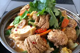 爱吃鱼籽又怕腥，四川厨师教你干锅鱼籽做法，酸辣开胃好吃无腥味视频封面