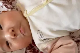 四个月的小幼崽居然听懂了妈妈在凶她视频封面