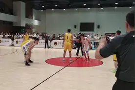 基层篮球赛场惊现6名前CBA球员,平均身高达到2米,酣畅淋漓的比赛视频封面