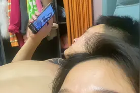 别人都是偷偷看。你是光明正大看。不收拾你行不行。