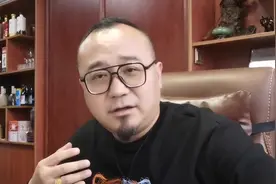 中国女足夺冠，三个女人哭了，前任主教练贾秀全你不觉得愧疚吗？视频封面