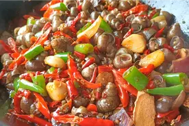 川味爆炒田螺的做法，香辣入味，在配上一瓶啤酒味道真的绝了