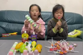 姐妹俩交换好吃的视频封面