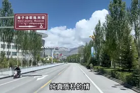走进德令哈海子诗歌陈列馆，很多人因为海子诗歌，而了解这座小城视频封面