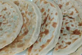 韭菜鸡蛋豆腐菜盒，这样做皮薄馅大，口感柔软，凉了也不发硬视频封面