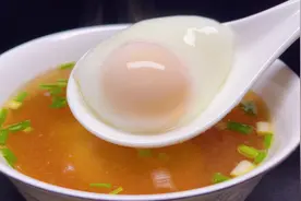 水煮荷包蛋有诀窍，这样煮不散花，易成型，做出来圆润又漂亮视频封面