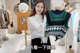 入秋黑色阔腿裤的几种显瘦穿搭，搭配拼接绿色上衣，时尚气质减龄